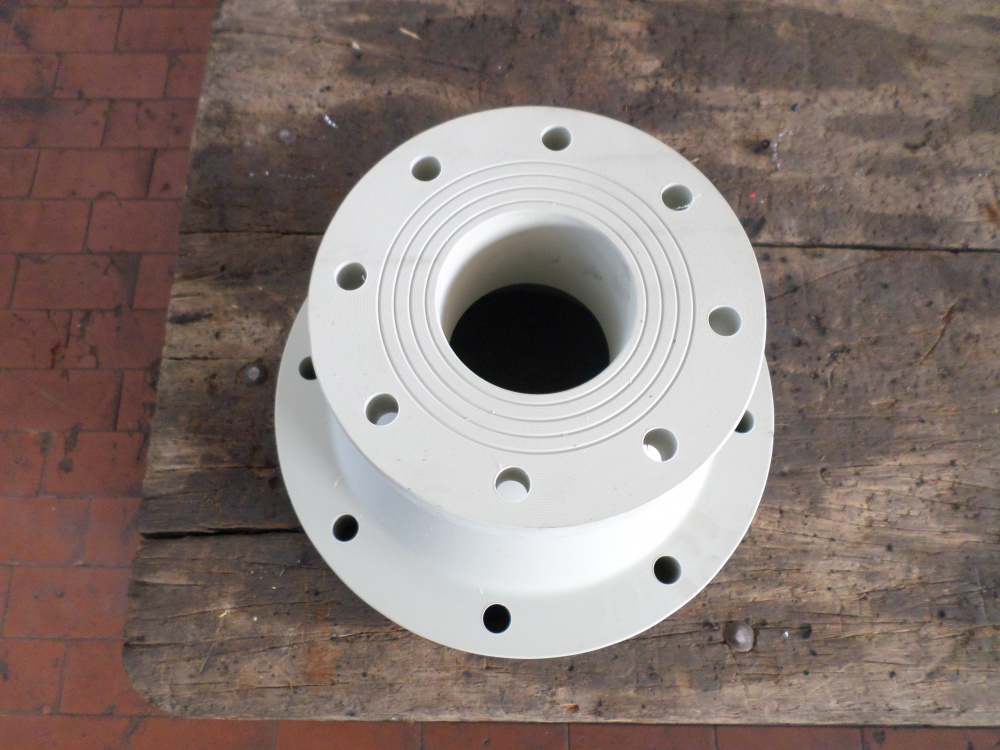 Tronchetto flangiato ridotto in pvc